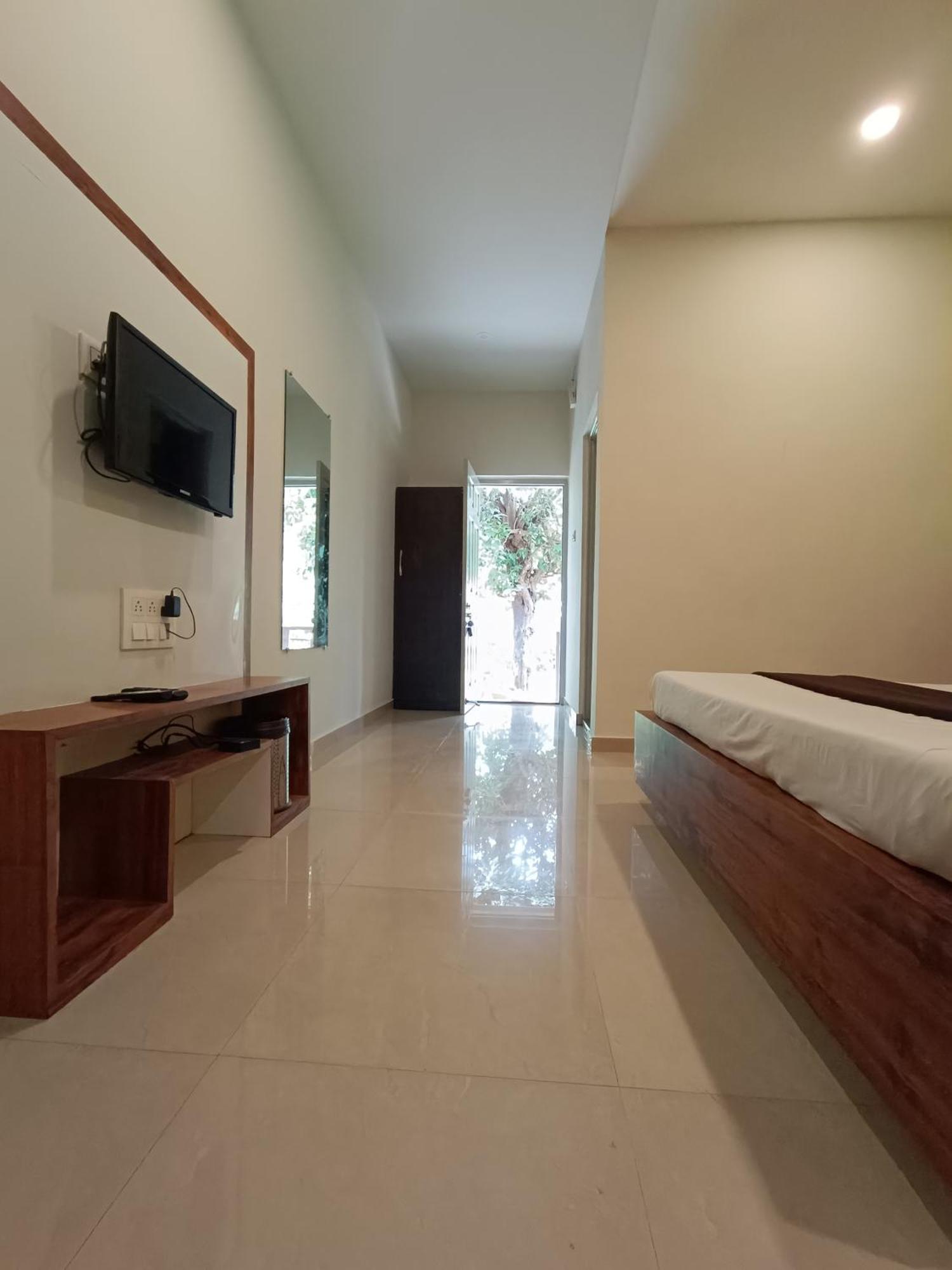 Serenity Resort Panhāla Esterno foto